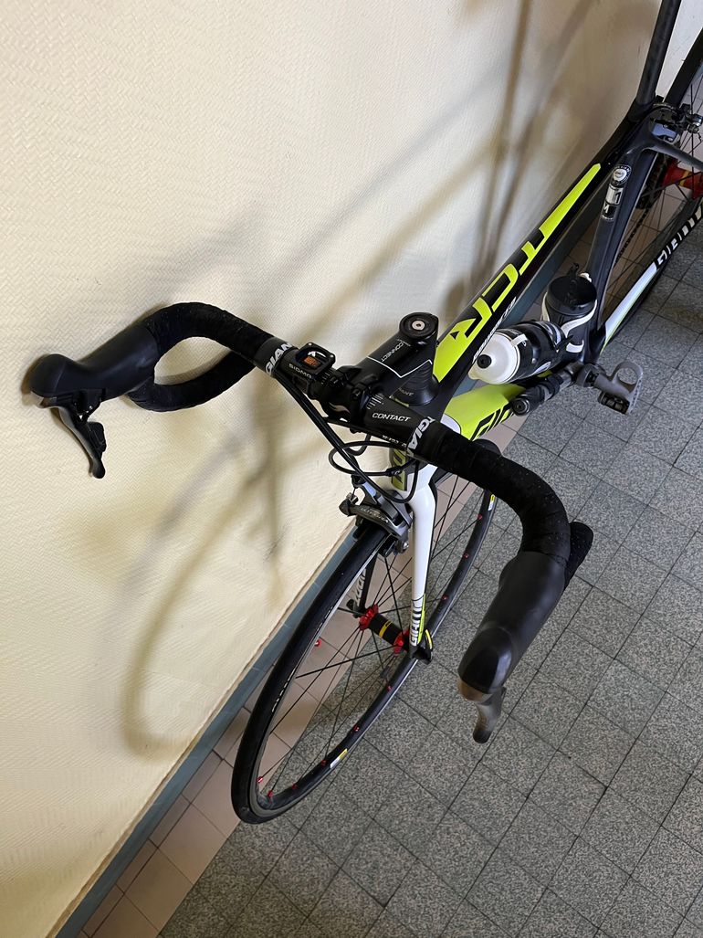 Used Giant Giant TCR Advanced Pro 1 Ultegra 2018 Road & Gravel, Black — image 2 of 3