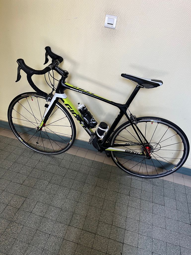 Used Giant Giant TCR Advanced Pro 1 Ultegra 2018 Road & Gravel, Black — image 1 of 3