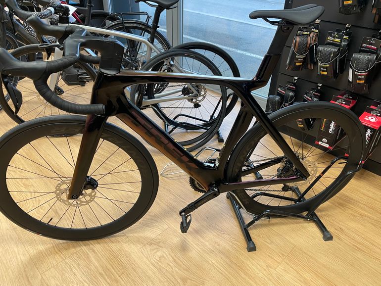 Used Trek Madone SLR 6 Gen 7 2023 2023 Road & Gravel — image 3 of 3