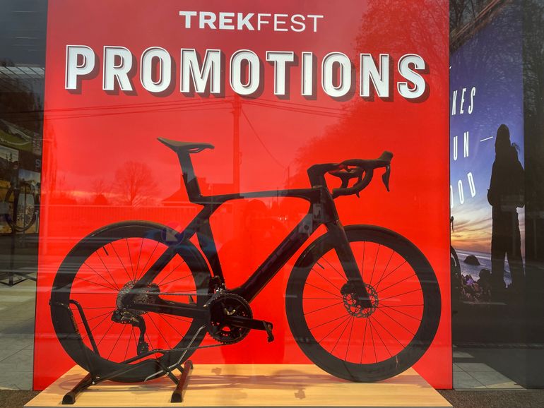 Used Trek Madone SLR 6 Gen 7 2023 2023 Road & Gravel — image 2 of 3