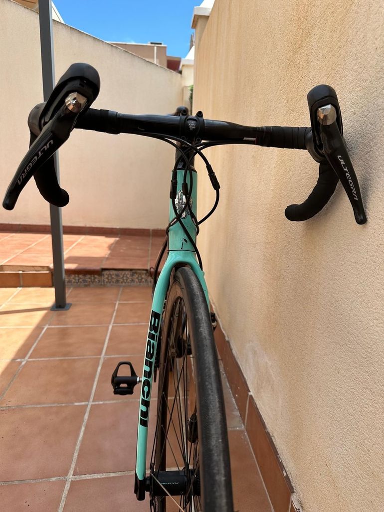Used Bianchi Aria Disc Ultegra 2020 2020 Road & Gravel, Black — image 2 of 5