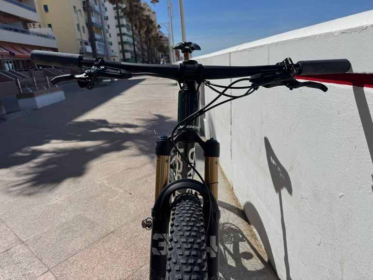 Used Orbea OIZ M-TEAM AXS 2024 2024 Mountainbike, Green, 29 — image 2 of 12