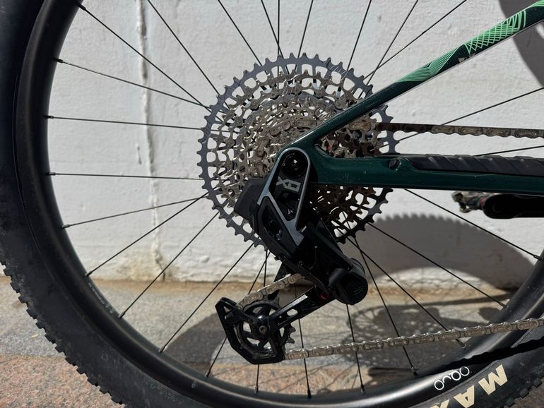 Used Orbea OIZ M-TEAM AXS 2024 2024 Mountainbike, Green, 29 — image 3 of 12