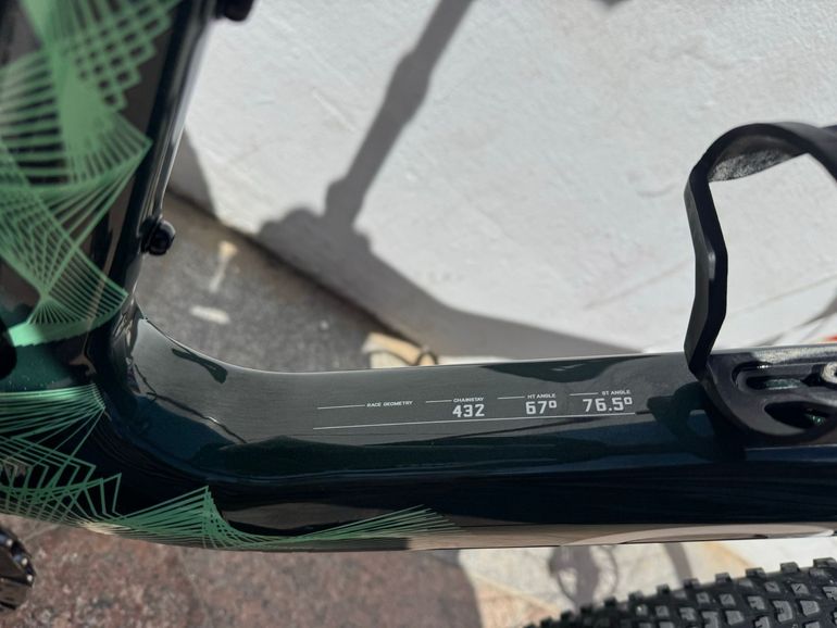 Used Orbea OIZ M-TEAM AXS 2024 2024 Mountainbike, Green, 29 — image 7 of 12