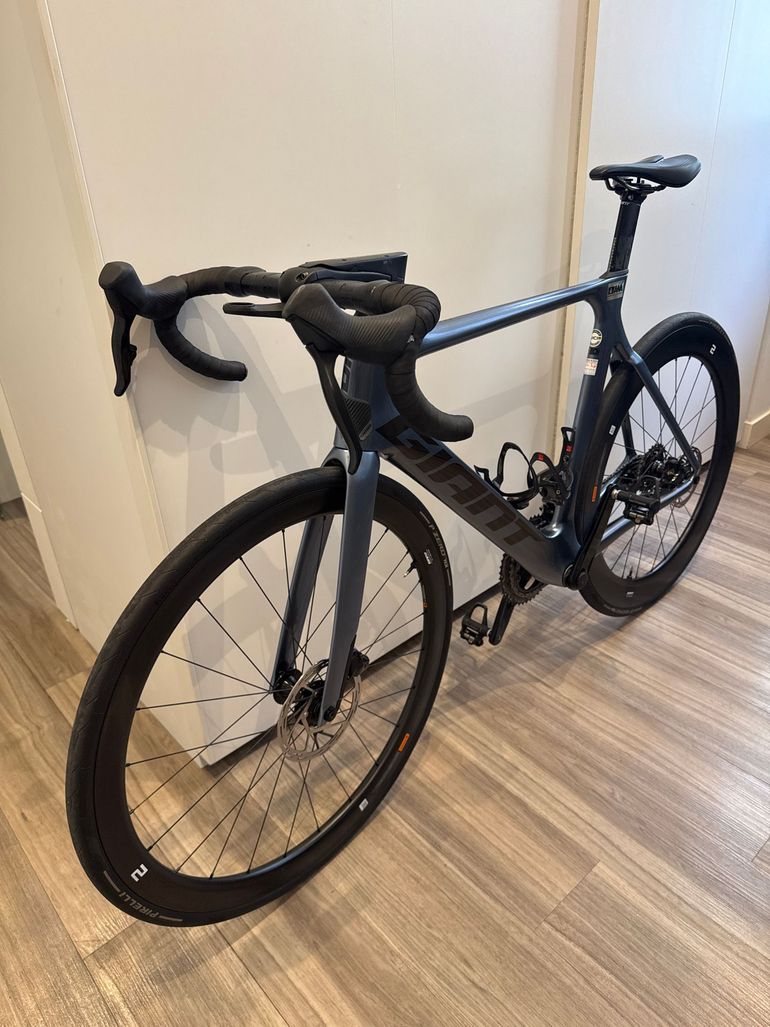 Used Giant Propel Advanced 1 2023 2023 Road & Gravel, Light Gray — image 3 of 6