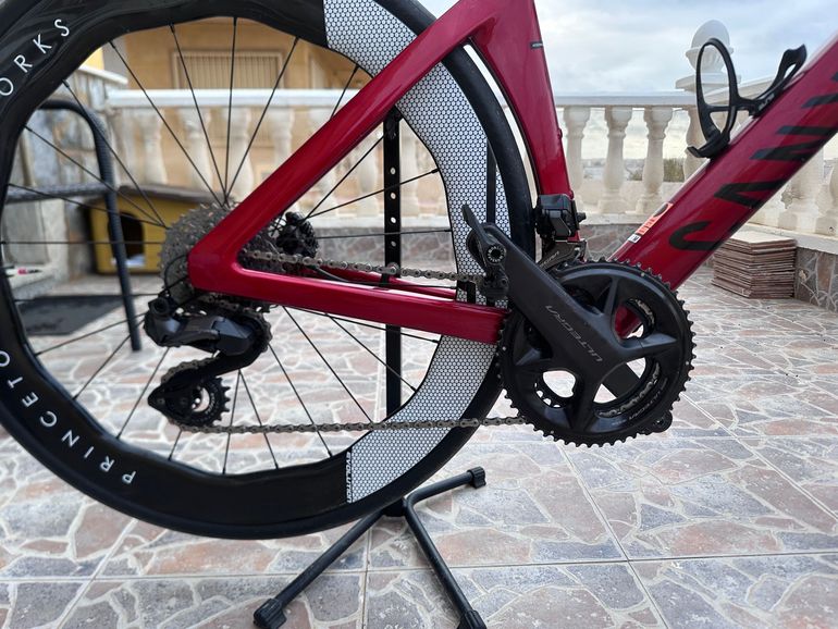 Used Canyon Aeroad CF SLX 8 Di2 Speed 2025 2025 Road & Gravel — image 3 of 8