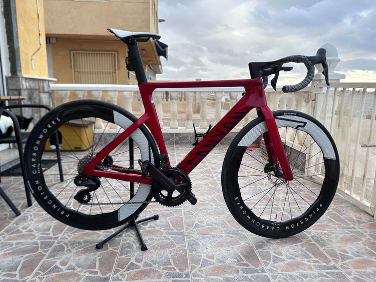 Used Canyon Aeroad CF SLX 8 Di2 Speed 2025 2025 Road & Gravel — image 1 of 8