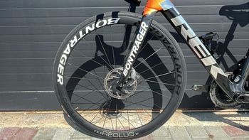 Used Trek Émonda SL 7 2024 Road & Gravel, Orange — image 4 of 7