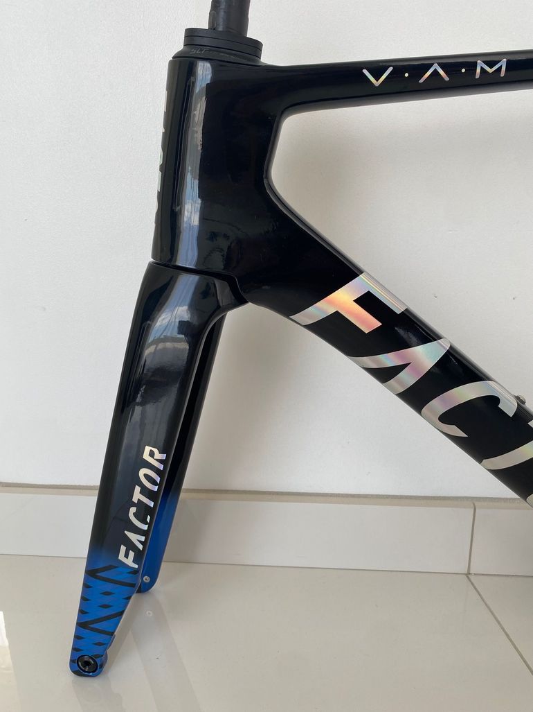 Used Factor OSTRO VAM 2.0 ICON BLUE REPLICA TEAM PRO Frameset 2025 Road & Gravel — image 3 of 9