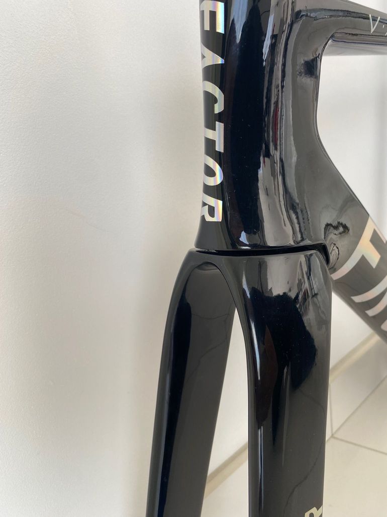 Used Factor OSTRO VAM 2.0 ICON BLUE REPLICA TEAM PRO Frameset 2025 Road & Gravel — image 4 of 9