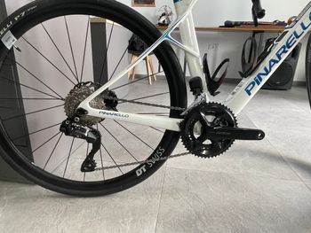 Used Pinarello X5 SHIMANO 105 Di2 2025 2025 Road & Gravel — image 5 of 8