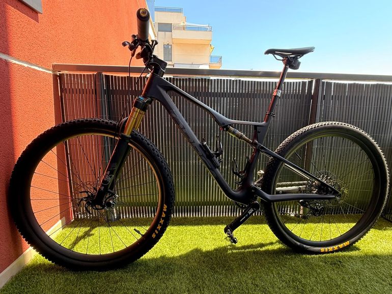 Used Orbea OIZ OMX+FOX I-LINE FLOAT SL REMOTE 2024 2024 Mountainbike — image 1 of 21