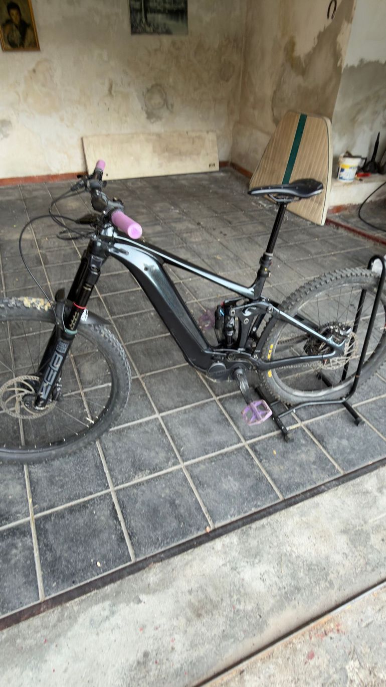 Used Giant Reign E+ 2, 2022 2022 Mountainbike — image 2 of 10