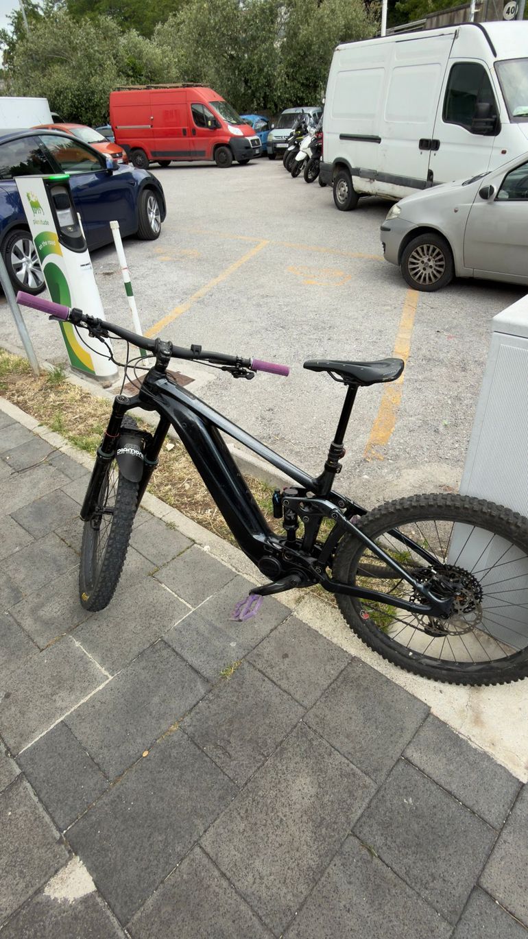 Used Giant Reign E+ 2, 2022 2022 Mountainbike — image 9 of 10