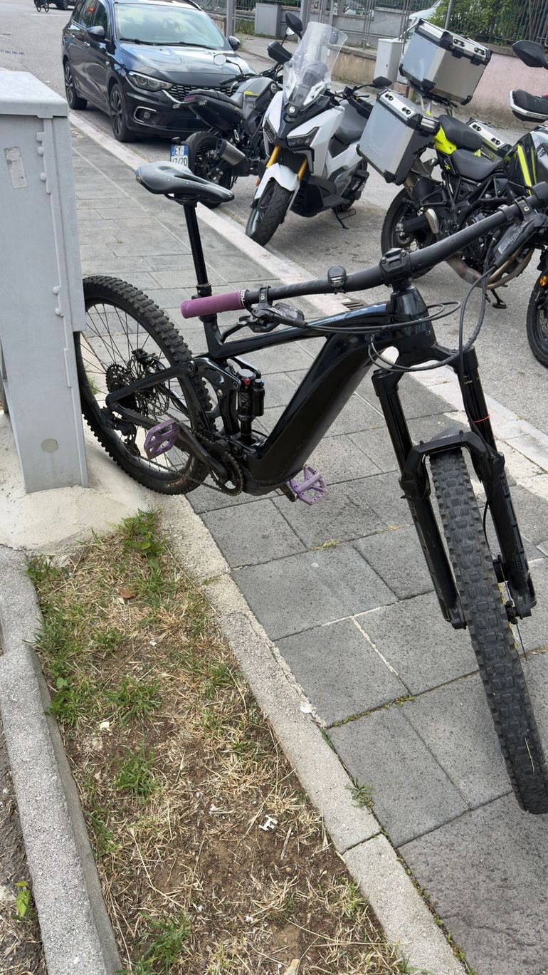 Used Giant Reign E+ 2, 2022 2022 Mountainbike — image 6 of 10