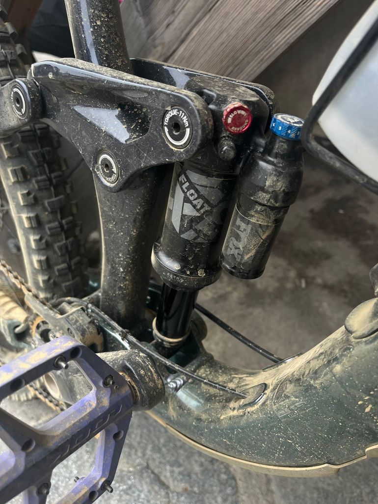 Used Giant Reign 1 2024 2024 Mountainbike, Light Gray, 27.5 — image 3 of 4