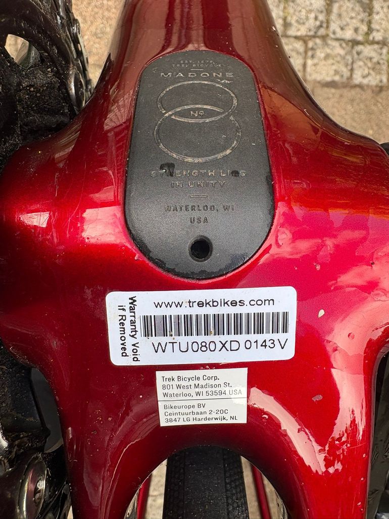 Used Trek Madone SL 6 Gen 8 2025 2025 Road & Gravel, Red — image 8 of 9