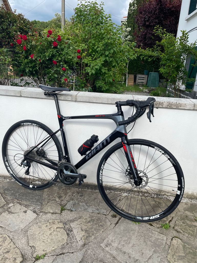 Used Giant Defy Advanced 3 Composite 2016 2016 Road & Gravel, Black — image 1 of 4