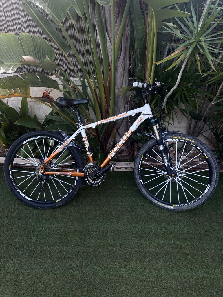 Used Focus Focus Custom Shimano SLX 2016 Mountainbike, Weiß — image 1 of 6