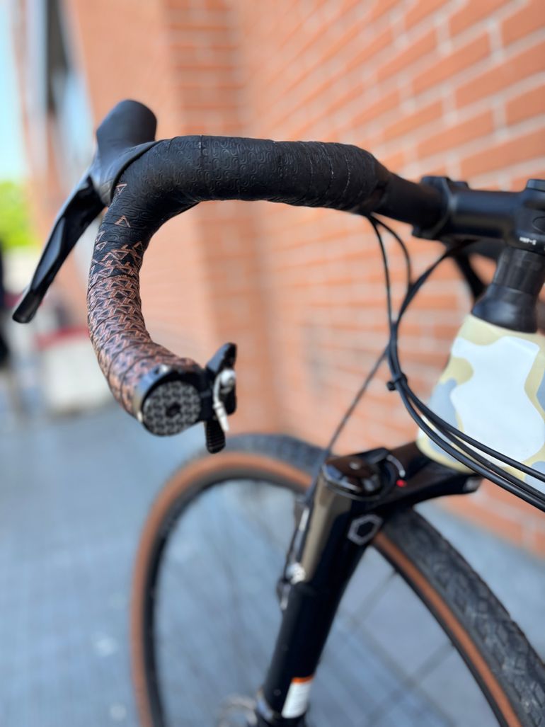 Used Cannondale Topstone Carbon 2 Lefty 2024 2024 Road & Gravel, Orange — image 4 of 7