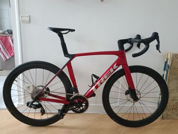 Used Trek Madone SL 6 AXS Gen 8 2025 2025 Road & Gravel — image 2 of 16