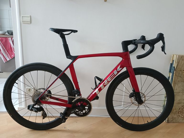 Used Trek Madone SL 6 AXS Gen 8 2025 2025 Road & Gravel — image 2 of 16