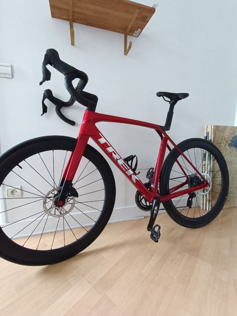 Used Trek Madone SL 6 AXS Gen 8 2025 2025 Road & Gravel — image 3 of 16