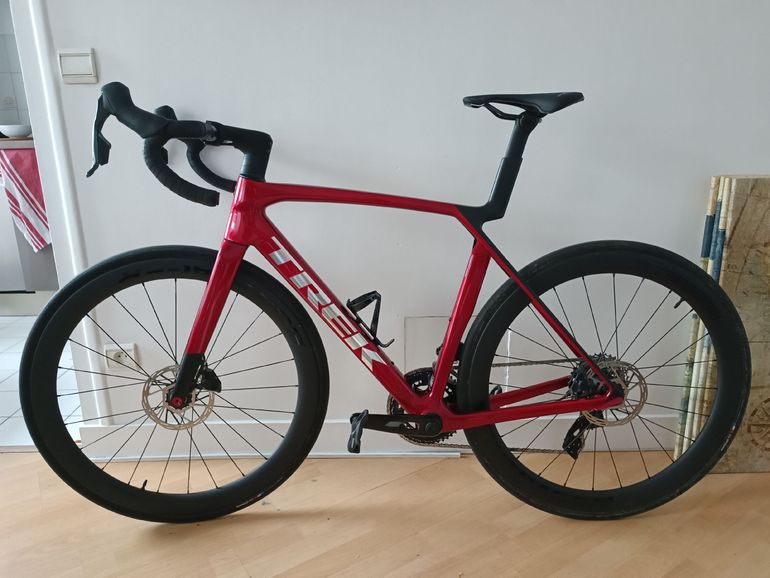 Used Trek Madone SL 6 AXS Gen 8 2025 2025 Road & Gravel — image 1 of 16