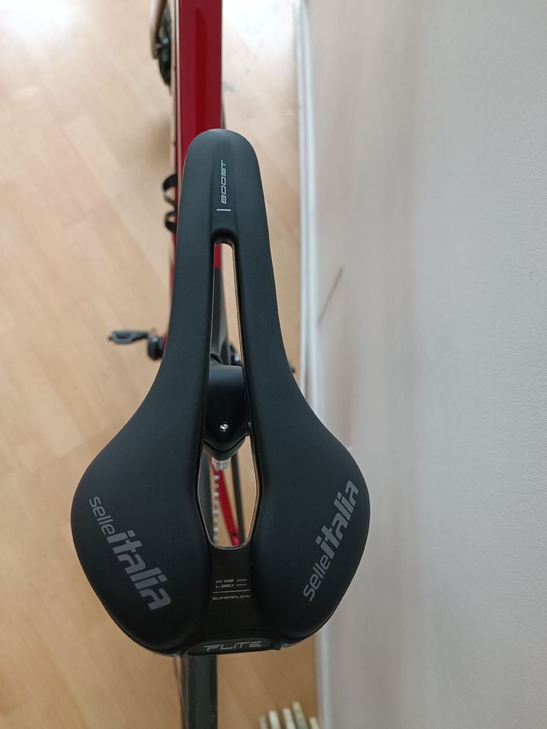 Used Trek Madone SL 6 AXS Gen 8 2025 2025 Road & Gravel — image 11 of 16
