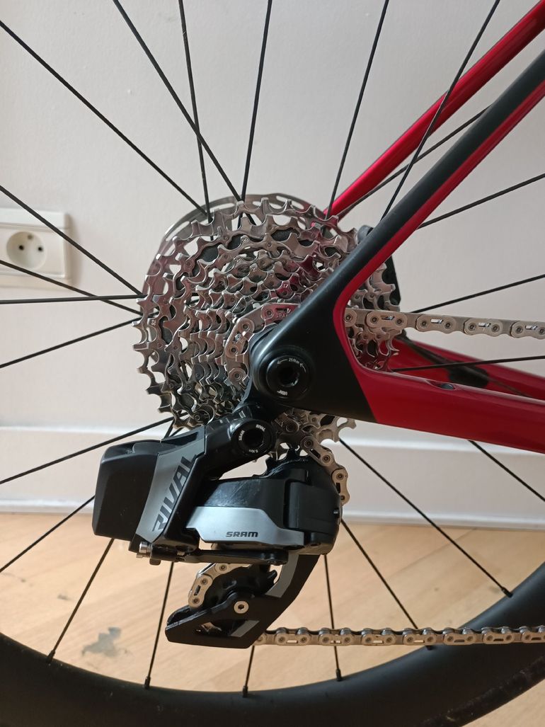 Used Trek Madone SL 6 AXS Gen 8 2025 2025 Road & Gravel — image 7 of 16