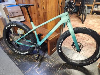 Used Canyon Dude CF 8 2023 2023 Mountainbike, Green, 27.5 — image 2 of 9