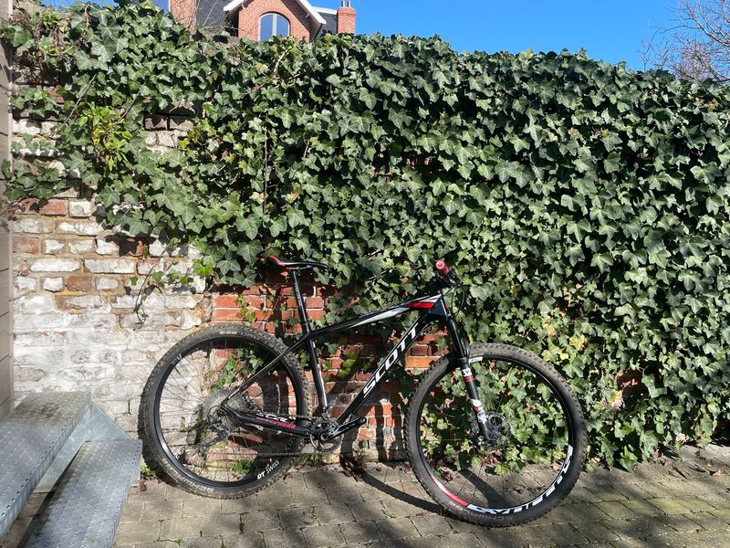 Used Scott Scale Shimano Deore XT 2015 Mountainbike, Black — image 1 of 3