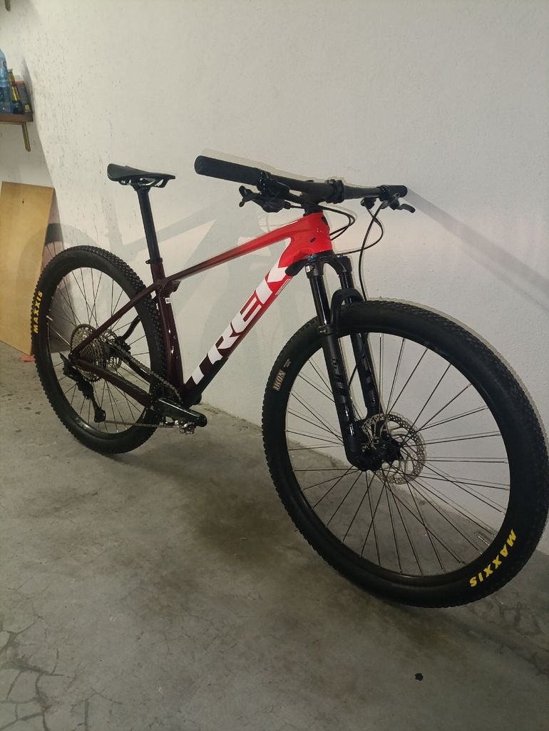 Used Trek Procaliber 9.8 2022 2022 Mountainbike, Red, 29 — image 7 of 15