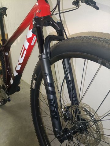 Used Trek Procaliber 9.8 2022 2022 Mountainbike, Red, 29 — image 10 of 15