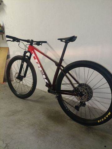 Used Trek Procaliber 9.8 2022 2022 Mountainbike, Red, 29 — image 5 of 15
