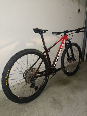 Used Trek Procaliber 9.8 2022 2022 Mountainbike, Red, 29 — image 6 of 15