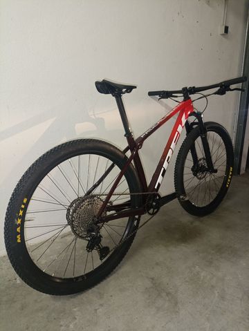 Used Trek Procaliber 9.8 2022 2022 Mountainbike, Red, 29 — image 6 of 15
