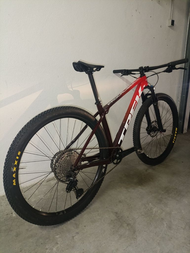 Used Trek Procaliber 9.8 2022 2022 Mountainbike, Red, 29 — image 6 of 15