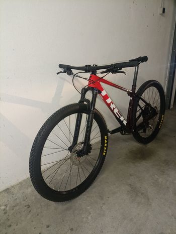 Used Trek Procaliber 9.8 2022 2022 Mountainbike, Red, 29 — image 4 of 15