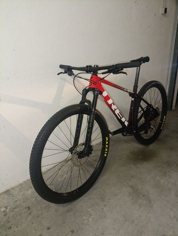 Used Trek Procaliber 9.8 2022 2022 Mountainbike, Red, 29 — image 4 of 15