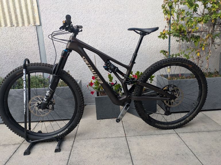 Used Specialized Stumpjumper EVO Comp 2022 2022 Mountainbike, Light Gray, 29 — image 1 of 3