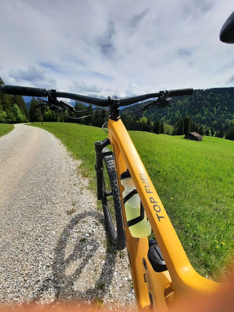 Used Trek Top Fuel 9.8 GX AXS Gen 3 2023 2023 Mountainbike, Orange, 29 — image 2 of 4