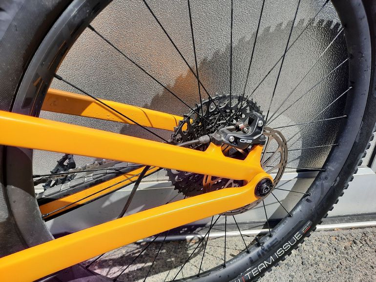 Used Trek Top Fuel 9.8 GX AXS Gen 3 2023 2023 Mountainbike, Orange, 29 — image 4 of 11
