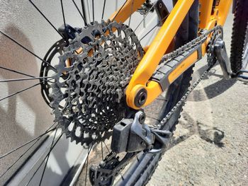 Used Trek Top Fuel 9.8 GX AXS Gen 3 2023 2023 Mountainbike, Orange, 29 — image 3 of 11