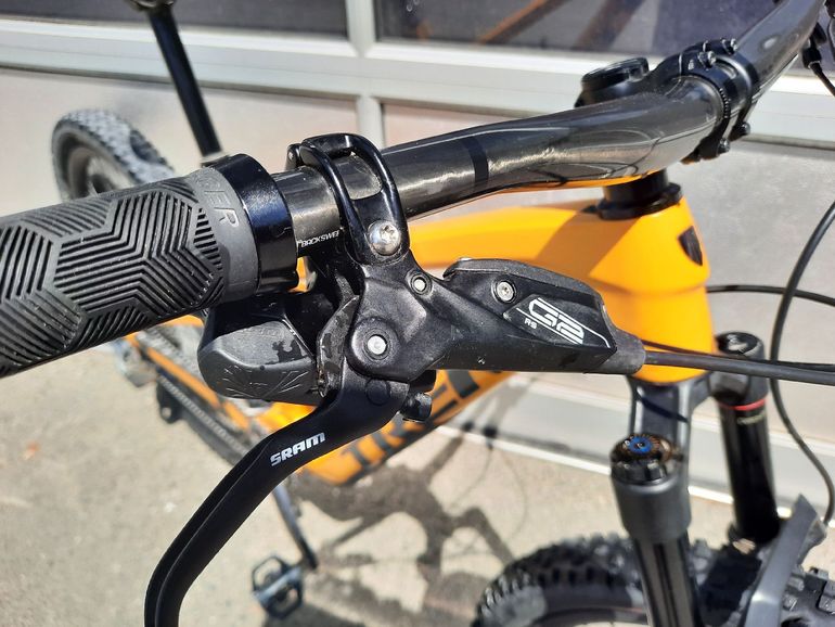 Used Trek Top Fuel 9.8 GX AXS Gen 3 2023 2023 Mountainbike, Orange, 29 — image 8 of 11