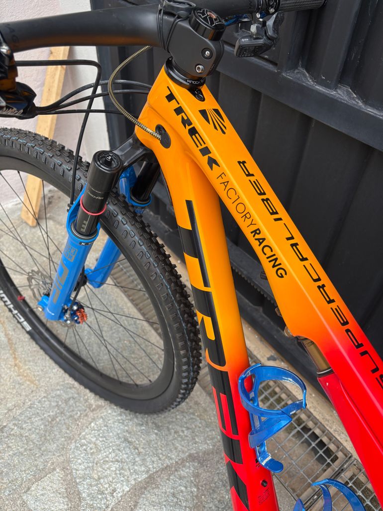 Used Trek Supercaliber SRAM XX1 Eagle AXS 2021 Mountainbike, Orange — image 9 of 17