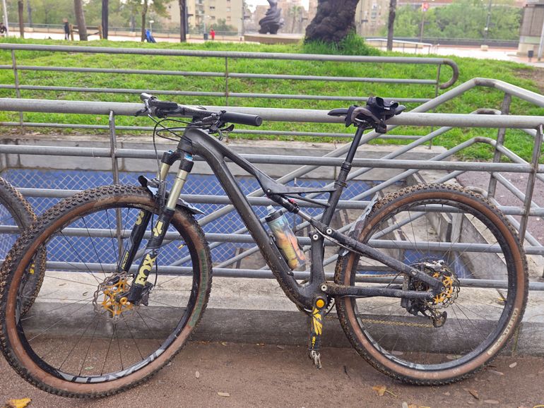 Used Specialized CAMBER FSR ELITE CARBON 29 2016 2016 Mountainbike, Black — image 1 of 3