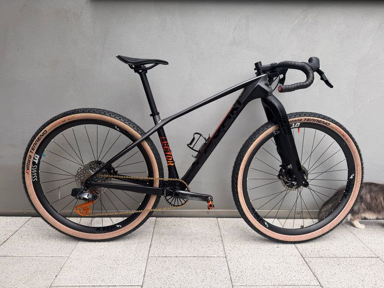 Used ryet Ryet Custom SRAM Force eTap AXS 2025 Road & Gravel, Black — image 1 of 6