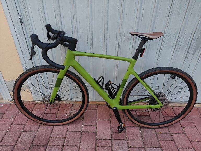 Used Scott Addict Gravel 30 2024 2024 Road & Gravel — image 1 of 4