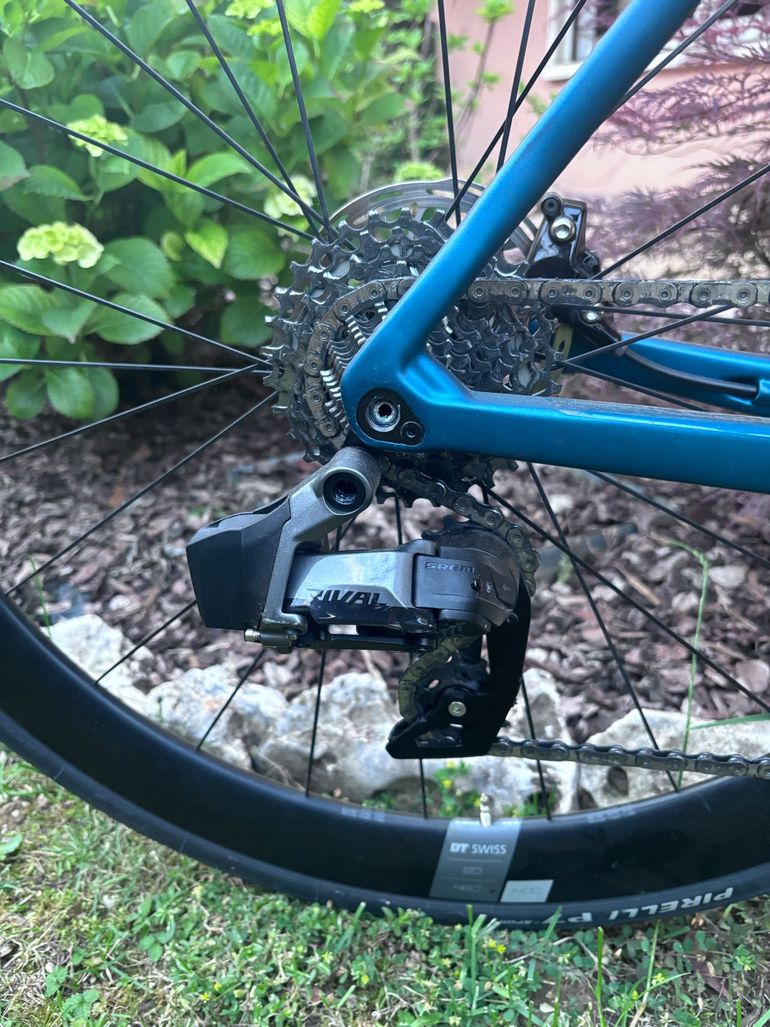 Used Colnago V3 Disc Rival AXS Bike 2024 2024 Road & Gravel — image 3 of 10